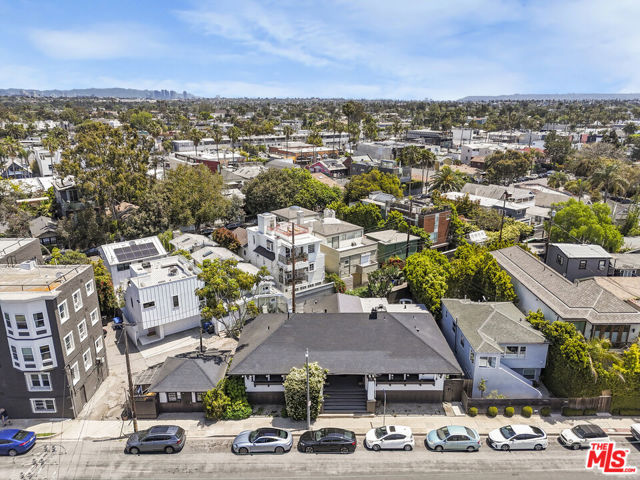 1300 Riviera Avenue, Venice CA: https://media.crmls.org/mediaz/904bc66c-47e9-4c2f-b009-f52b28f6e206.jpg