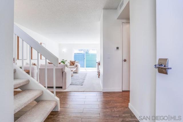5450 Kiowa Dr, La Mesa CA: https://media.crmls.org/mediaz/904c1570-a199-4334-a425-7e16723cc56b.jpg