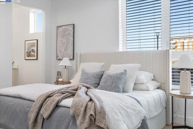 2250 Kilowatt Way, Fremont CA: https://media.crmls.org/mediaz/904c2139-257d-4ed5-a1fb-f1019b903db4.jpg