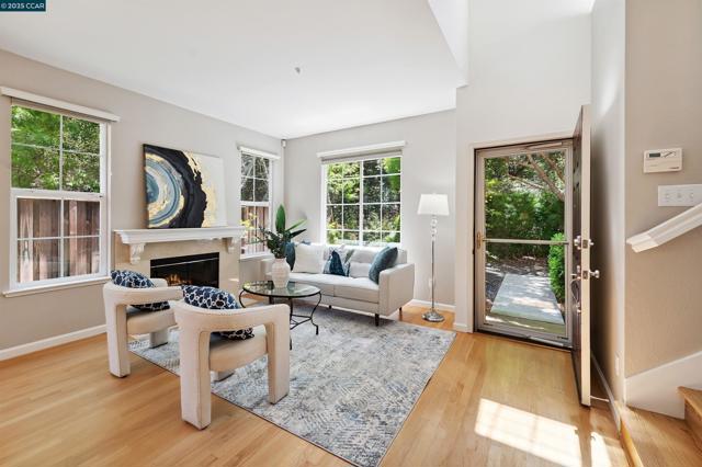 10647 Mcbride Ln, Dublin CA: https://media.crmls.org/mediaz/904c6be3-3292-408c-b5e2-de8995bd4eb5.jpg