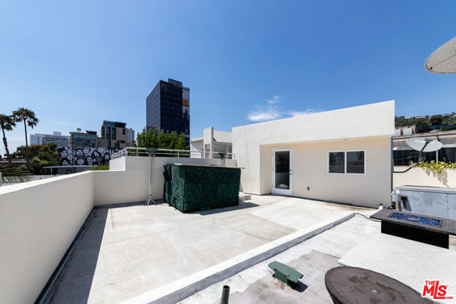 1020 Hilldale Avenue, West Hollywood CA: https://media.crmls.org/mediaz/904c8313-74ca-412c-b6ed-6cc377cd8dbe.jpg