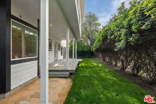 17805 Erwin Street, Encino CA: https://media.crmls.org/mediaz/904c839d-cea4-43ae-aec9-407d702924fc.jpg