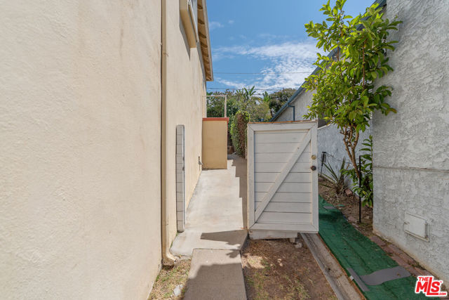 4632 Mioland Drive, Los Angeles CA: https://media.crmls.org/mediaz/904c87cf-b8cf-4f56-bdd8-2c2400c55f0b.jpg