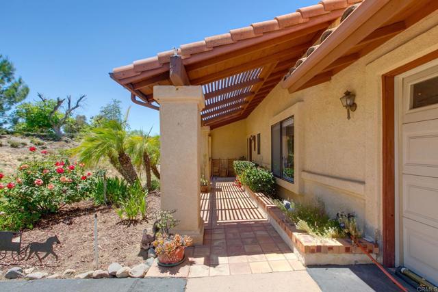 Detail Gallery Image 4 of 43 For 18818 Los Hermanos Ranch Road, Valley Center,  CA 92082 - 3 Beds | 2/1 Baths