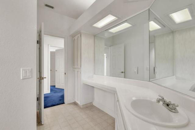 9440 Medstead Way, Elk Grove CA: https://media.crmls.org/mediaz/904d239e-b5b4-4b19-a222-0933be4b6952.jpg