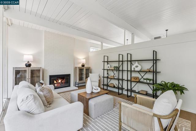 243 Santa Fe Dr, Walnut Creek CA: https://media.crmls.org/mediaz/904df306-b74d-4f97-8bfa-21baa171d52d.jpg