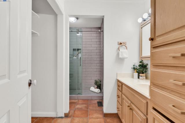 394 Camelback Rd, Pleasant Hill CA: https://media.crmls.org/mediaz/904ea3ee-84ca-4083-a786-45b838a002e2.jpg