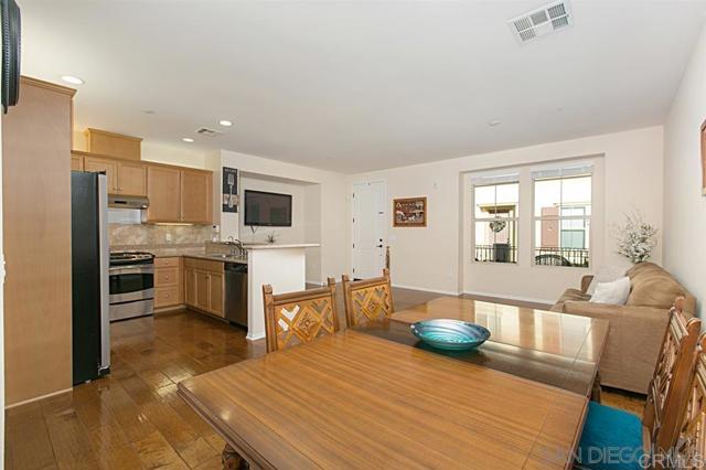 10653 Golden Willow, San Diego CA: https://media.crmls.org/mediaz/904f1d6b-425c-4748-b07e-48556c181df3.jpg