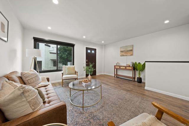 2282 Caminito Pescado, San Diego CA: https://media.crmls.org/mediaz/904f3906-27b9-46e5-be2d-e5a3fd3ce2cd.jpg