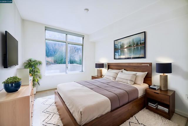 2655 Bush, San Francisco CA: https://media.crmls.org/mediaz/90504c52-db38-4d39-8613-7f4bf6bd6fdd.jpg