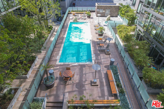 1100 S Hope Street, Los Angeles CA: https://media.crmls.org/mediaz/905065f2-e3c9-415c-9e24-1a0b7ad5f95d.jpg