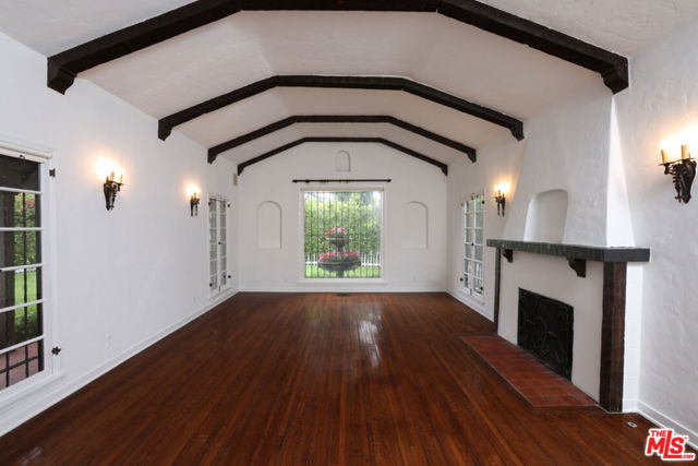 755 N CRESCENT HEIGHTS, Los Angeles CA: https://media.crmls.org/mediaz/905220b5-7cbc-4f8b-839d-be3690612a4b.jpg