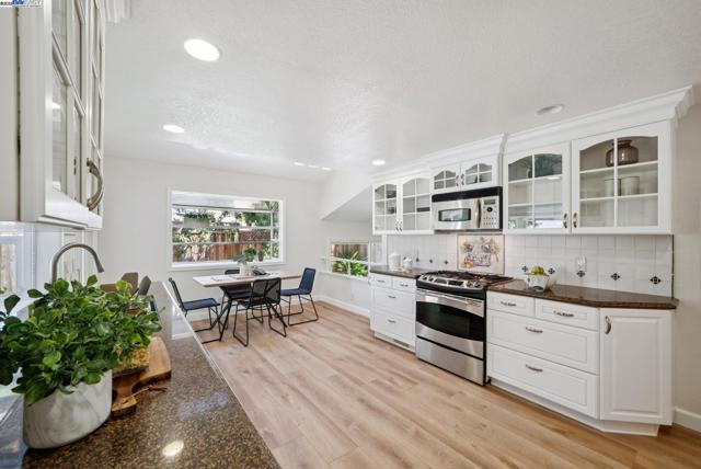 7467 Sundrop Ct, Pleasanton CA: https://media.crmls.org/mediaz/90524cb9-c349-4bc9-83ea-7208813a1b87.jpg