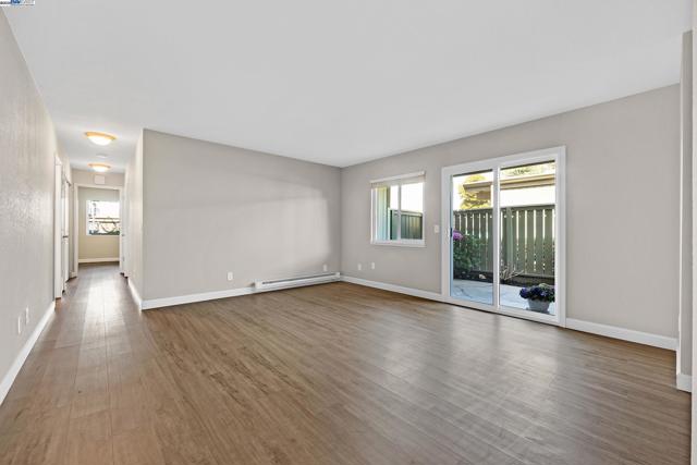 394 Caliente Dr, San Leandro CA: https://media.crmls.org/mediaz/90525c1e-2773-4c2f-a929-b43b7deb4277.jpg