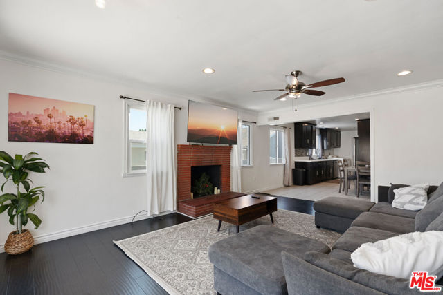 328 E Plymouth Street, Inglewood CA: https://media.crmls.org/mediaz/9052fe6c-ad6e-420a-b7c4-42913743f1ff.jpg