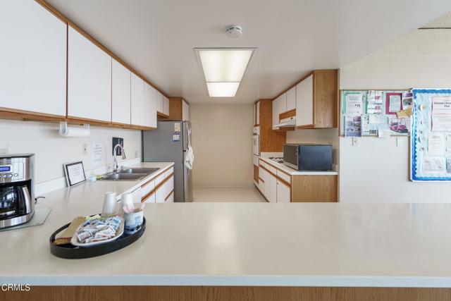 5540 W 5th Street, Oxnard CA: https://media.crmls.org/mediaz/905322b2-aff2-4e99-b909-242820922f5b.jpg