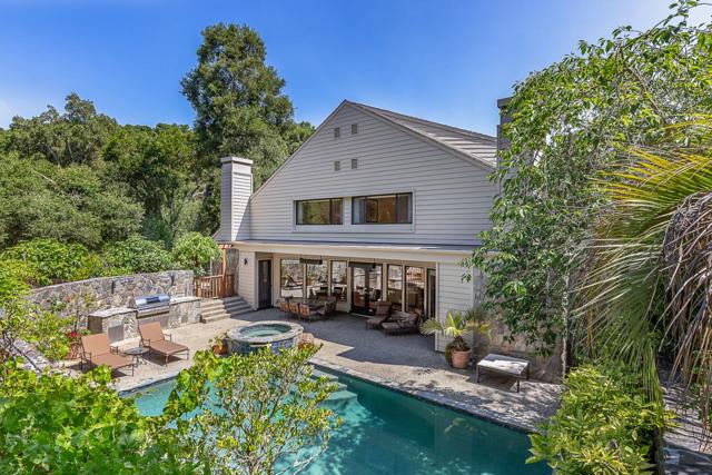3 Oak Forest Court, Portola Valley CA: https://media.crmls.org/mediaz/9053bec7-597c-4c69-9ece-d87d969ab231.jpg