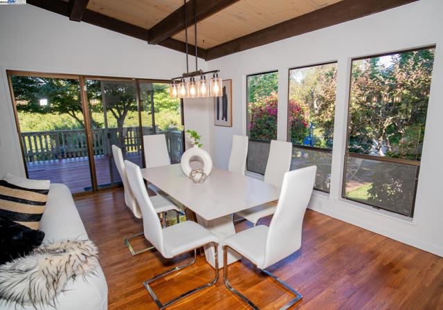 4732 Mira Vista Drive, Castro Valley CA: https://media.crmls.org/mediaz/9053c509-9ed2-420f-8e7d-146d3f740adf.jpg