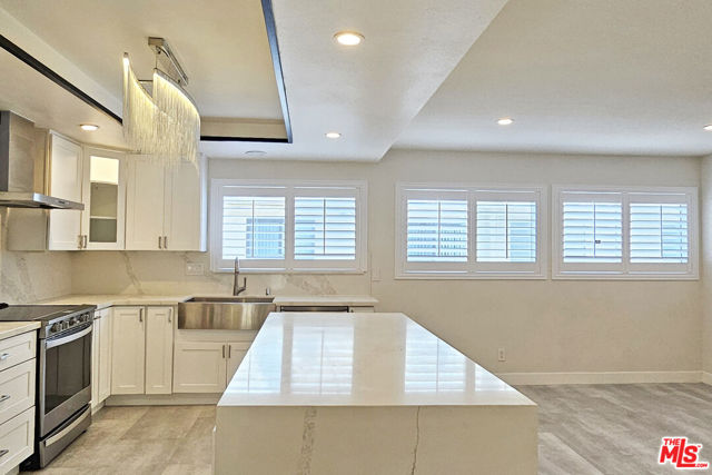 18130 Oxnard Street, Tarzana CA: https://media.crmls.org/mediaz/90548754-8162-4e85-a98c-17f64662d1a4.jpg