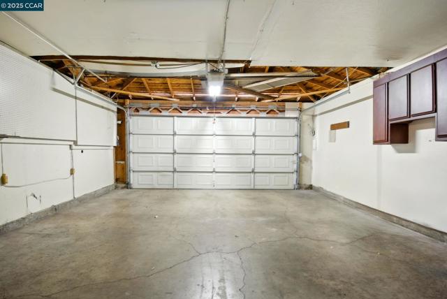 9121 Eaglepoint Ln, Stockton CA: https://media.crmls.org/mediaz/9054edbe-9082-4f6b-8eab-d4c01b81d1d2.jpg