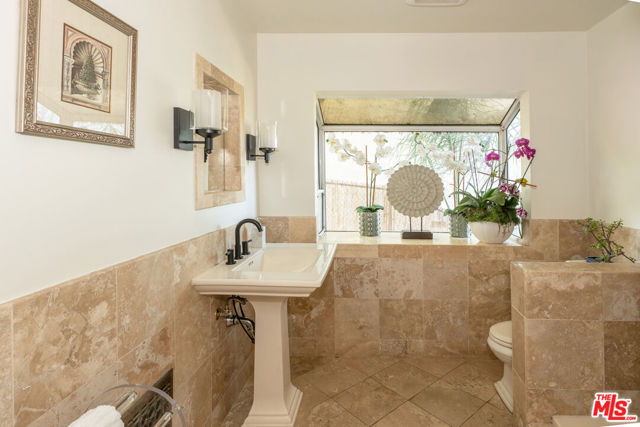 263 Lamont Drive, Los Angeles CA: https://media.crmls.org/mediaz/90554e5b-643a-4284-9053-5c64a74393fd.jpg