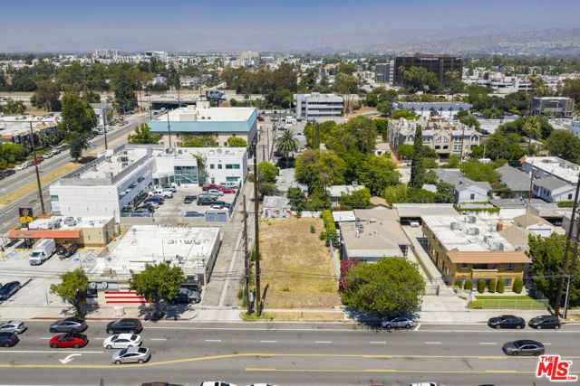 10945 Moorpark Street, North Hollywood CA: https://media.crmls.org/mediaz/90555366-6014-4240-93b4-3f6b882ed417.jpg