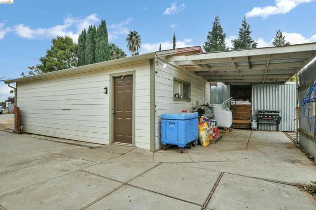 2661 Walnut Blvd, Brentwood (CC) CA: https://media.crmls.org/mediaz/905585c3-b7d8-4bae-ab07-a2639fc75497.jpg