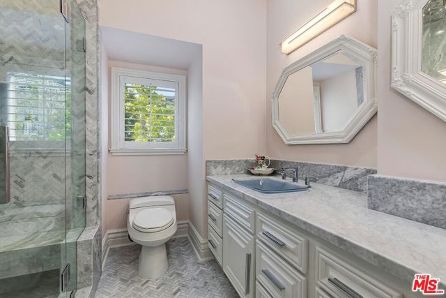 2327 Weybridge Lane, Los Angeles CA: https://media.crmls.org/mediaz/9055ba55-d3e5-4ade-80fd-9288f207fc4f.jpg