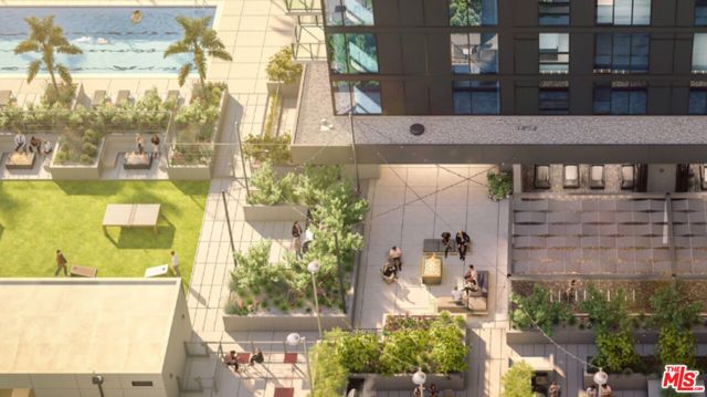 330 W 11th Street, Los Angeles CA: https://media.crmls.org/mediaz/9055c785-fdb1-4473-9877-b5151fe30164.jpg
