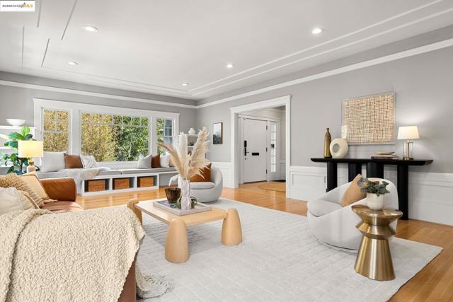 2842 Ashby Ave, Berkeley CA: https://media.crmls.org/mediaz/9055cb9f-08d7-41aa-b669-037da57d2156.jpg