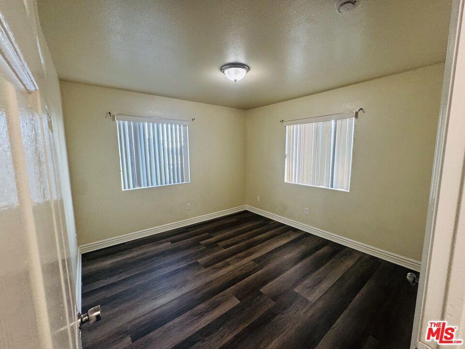 https://media.crmls.org/mediaz/9055ce45-883d-42da-b91b-efeef6c18ed0.jpg?preset=X-Large