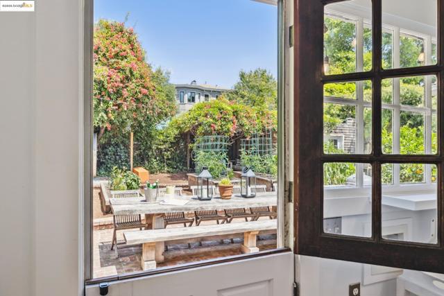 3019 Benvenue Ave, Berkeley CA: https://media.crmls.org/mediaz/905643cc-4a90-491a-a713-1426110fb9ae.jpg
