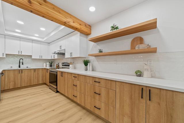 536 Sand Hill Circle, Menlo Park CA: https://media.crmls.org/mediaz/905732fa-19bd-401f-8206-fc9184eb0974.jpg