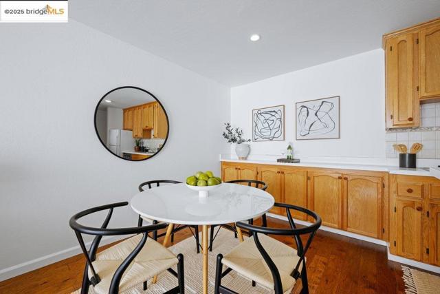 250 Whitmore St, Oakland CA: https://media.crmls.org/mediaz/90576e71-843e-472b-8911-f1f1d8382849.jpg