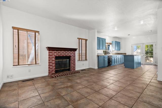 2205 Mark Twain, Antioch CA: https://media.crmls.org/mediaz/905776b2-999d-42af-9165-d06042a420f3.jpg