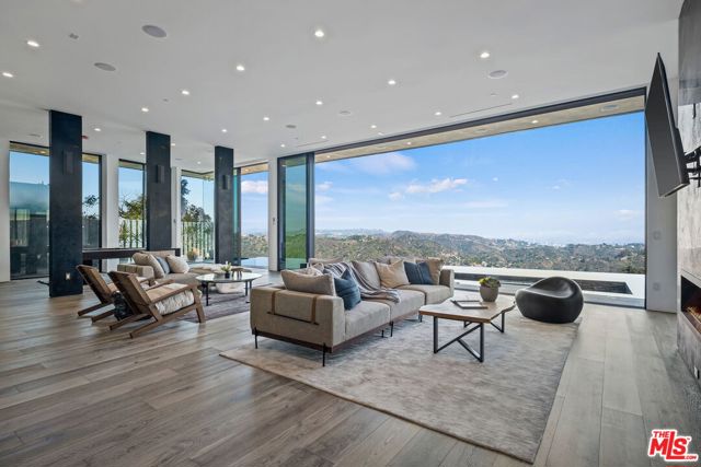 Drew Fenton | 2304 Donella Circle Los Angeles CA | MLS: 7392445