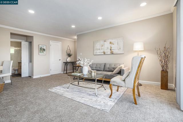 205 Masters Ct, Walnut Creek CA: https://media.crmls.org/mediaz/90580e5a-ffd3-4158-adf9-7886be0f39b6.jpg