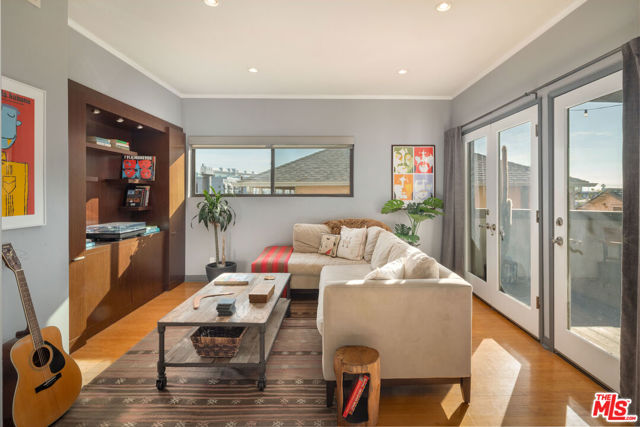 1133 N Clark Street, West Hollywood CA: https://media.crmls.org/mediaz/90583a05-53f8-4c78-abf8-663126a94928.jpg