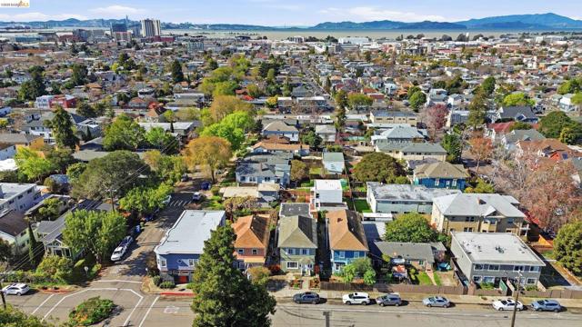 3114 california, Berkeley CA: https://media.crmls.org/mediaz/90593c56-2513-48d5-95db-578fc5ed8bb0.jpg