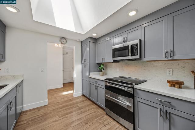 14 Saint Louis Ln, Pleasant Hill CA: https://media.crmls.org/mediaz/90598272-acce-423e-b79e-031f22e5e612.jpg