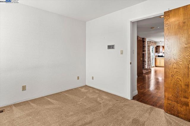 4095 Robin Ln, Castro Valley CA: https://media.crmls.org/mediaz/905a72a0-656f-4d16-b2f6-387116115f2a.jpg