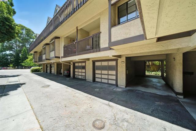 1116 Brewster Ave, Redwood City CA: https://media.crmls.org/mediaz/905a9491-3d67-4b7a-9b21-728b43c469e0.jpg
