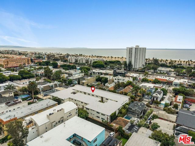 2721 2nd Street, Santa Monica CA: https://media.crmls.org/mediaz/905ae014-b76b-472c-af2a-ee186ce2e476.jpg