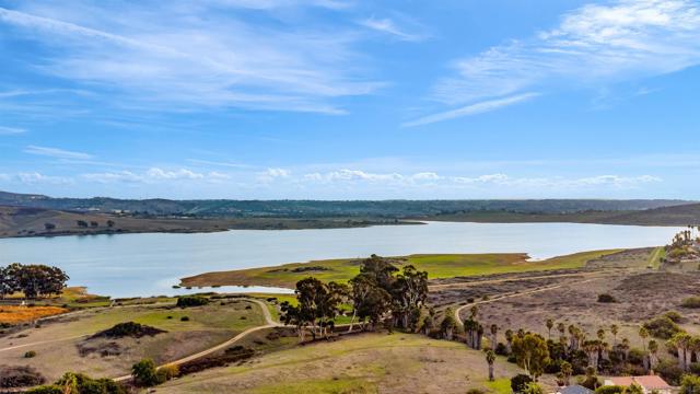 341 Paraiso Ave, Spring Valley CA: https://media.crmls.org/mediaz/905b8f98-123f-4d05-bed0-fe4876c6b539.jpg