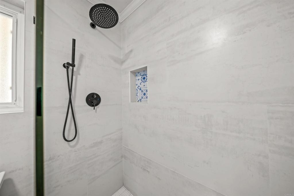https://media.crmls.org/mediaz/905c1e69-c4de-4f1d-89a6-4fe79f060638.jpg?preset=X-Large