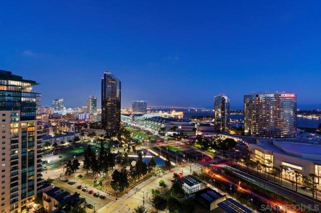 550 Front Street, San Diego CA: https://media.crmls.org/mediaz/905c6613-e365-439a-bdd2-bc2e122ff9c1.jpg