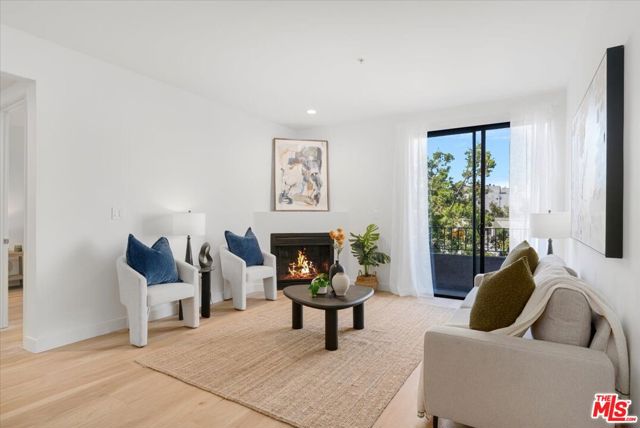 625 S Berendo Street, Los Angeles CA: https://media.crmls.org/mediaz/905cecf8-20e4-41af-9636-ebd0c1350ea2.jpg