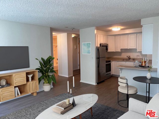 1431 Ocean Avenue, Santa Monica CA: https://media.crmls.org/mediaz/905db45b-f216-48ea-8f67-fdbee16cb483.jpg