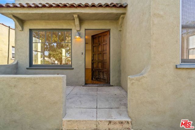 3000 Finch Street, Los Angeles CA: https://media.crmls.org/mediaz/905e184d-2953-4b2f-b935-a9936309fc9d.jpg