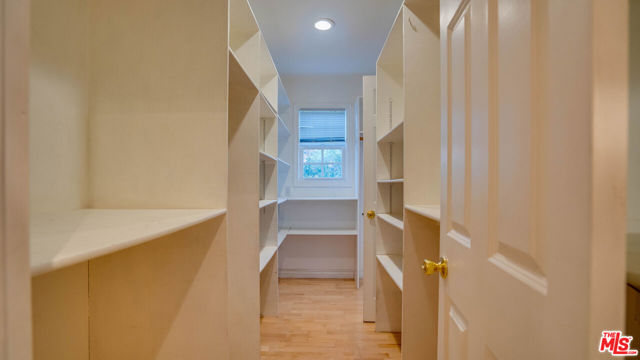 9631 CRYSTAL VIEW Drive, Tujunga CA: https://media.crmls.org/mediaz/905e2a53-5ed4-4075-91d2-353c54c93a81.jpg
